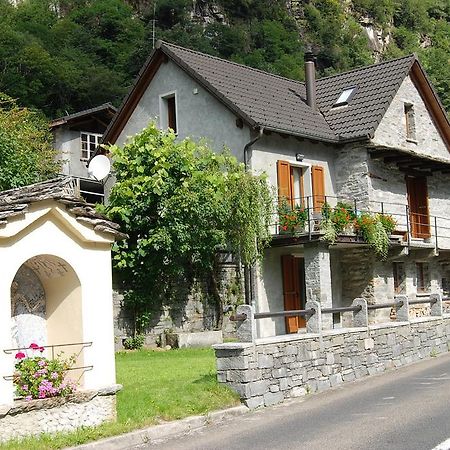 Casa Fontanella Villa Brione  Buitenkant foto